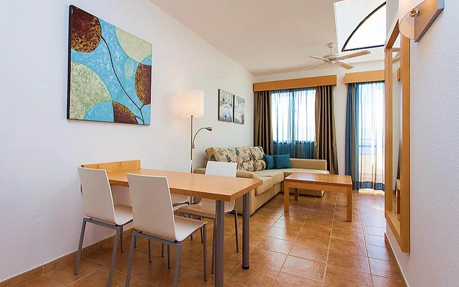 Dormitorio con vista