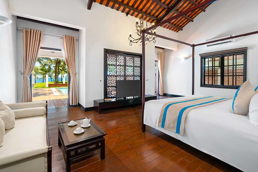 Piscina privada con vista al mar